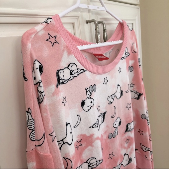 🥳HOST PICK🥳 Oversized Peanuts women’s sweatshirt - Picture 2 of 9
